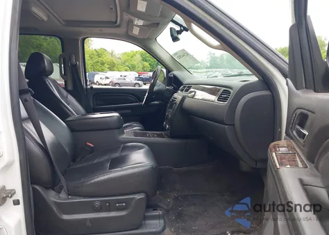 2011 GMC Yukon Xl 1500 Denali из США, поврежденный, VIN 1GKS2MEF2BR190877